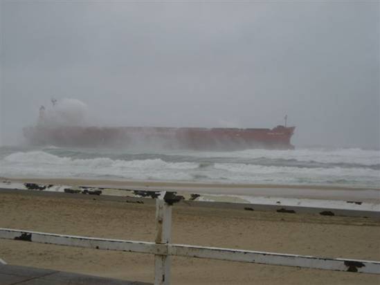 Coal ship stuck @ Nobbys