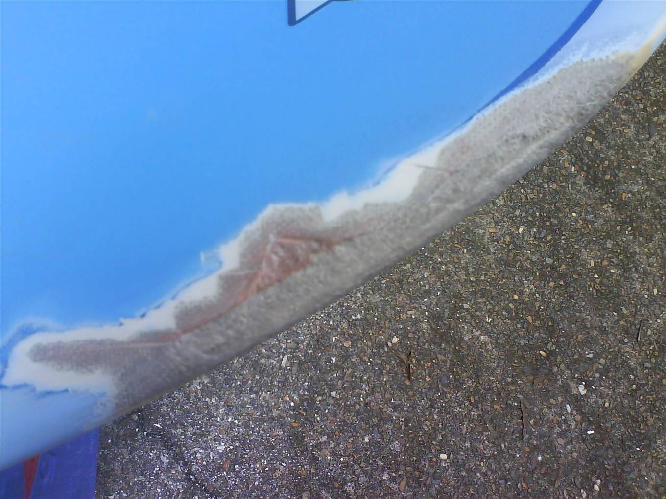 Damage and lack of divinycell on rails..
