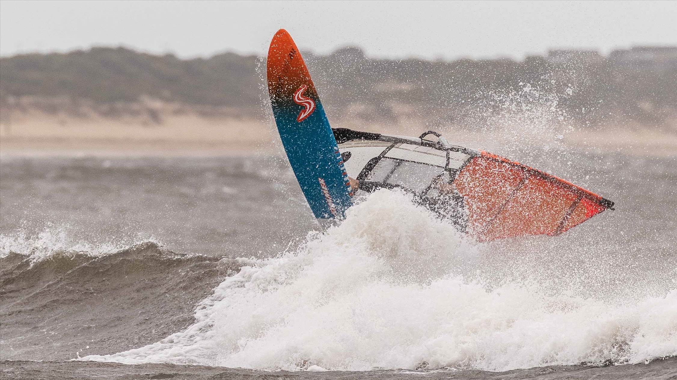 Point Danger windsurfing 19 Feb 2020