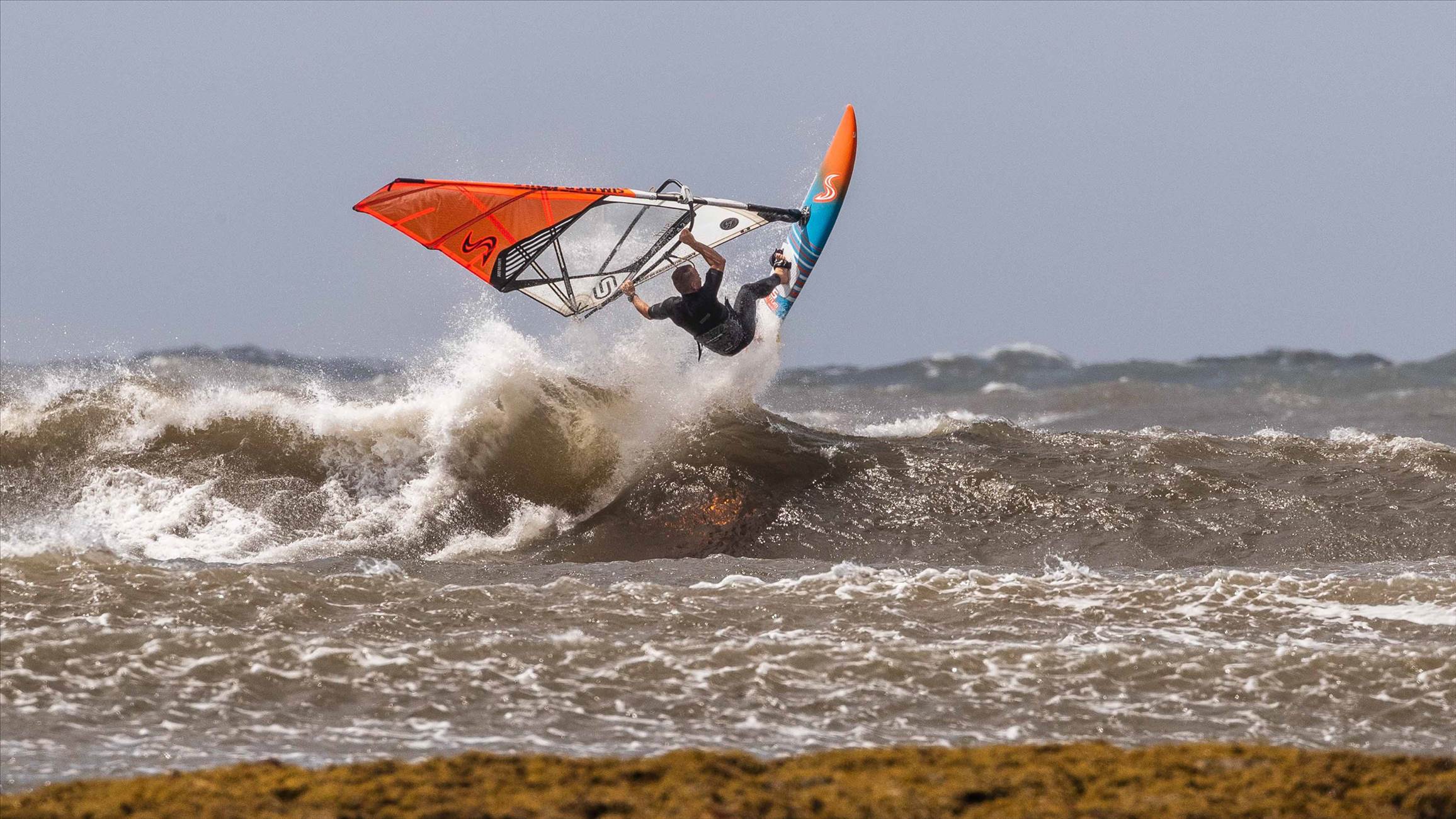 Point Danger windsurfing 19 Feb 2020