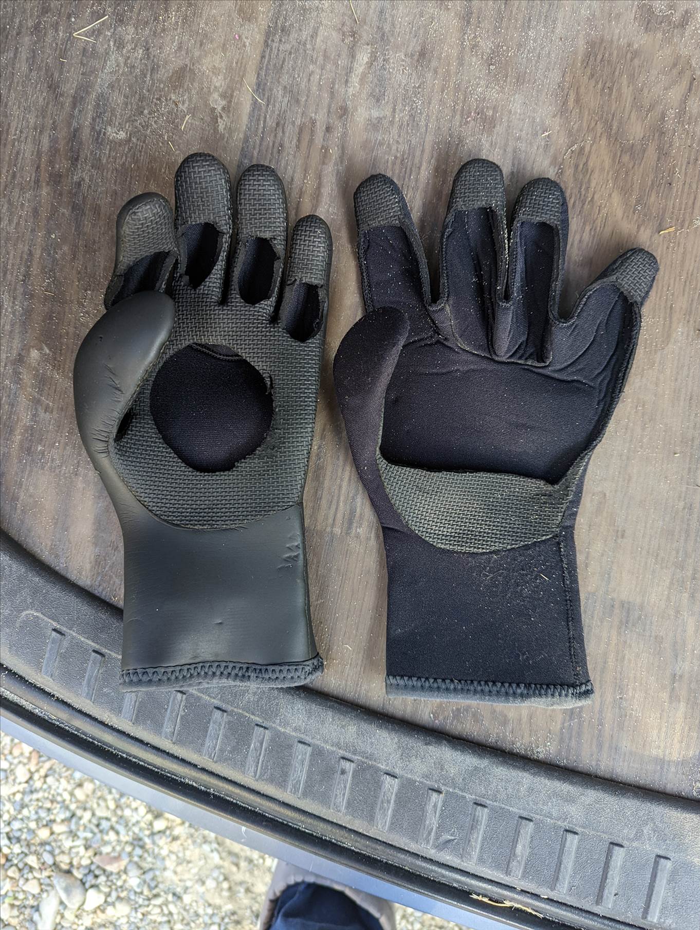 Neoprene gloves front