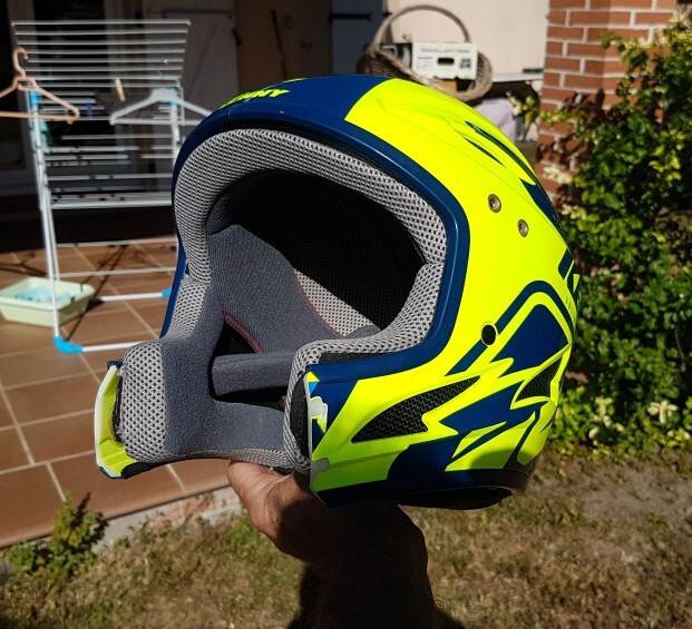 Dh helmet