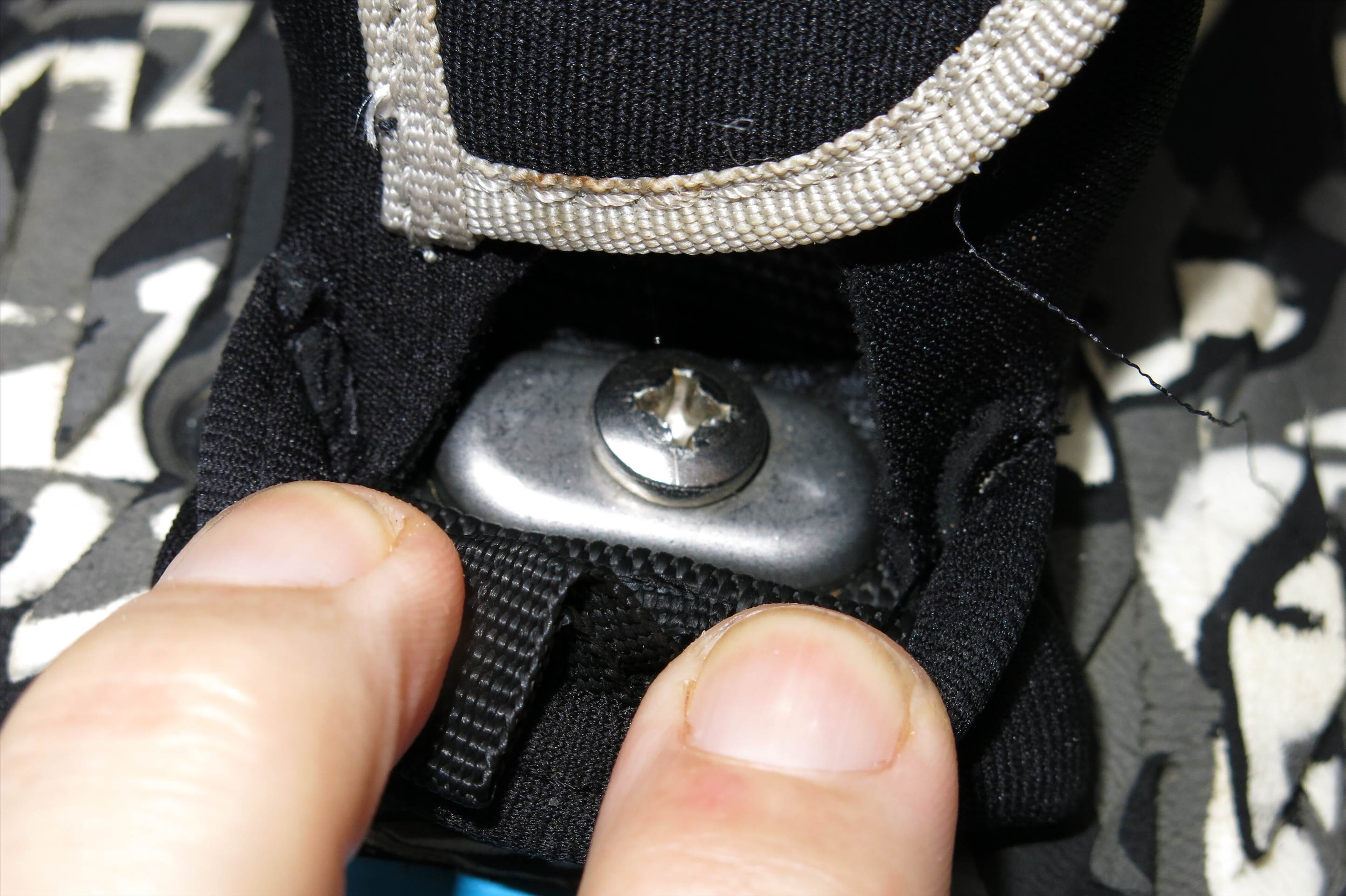 footstrap tab