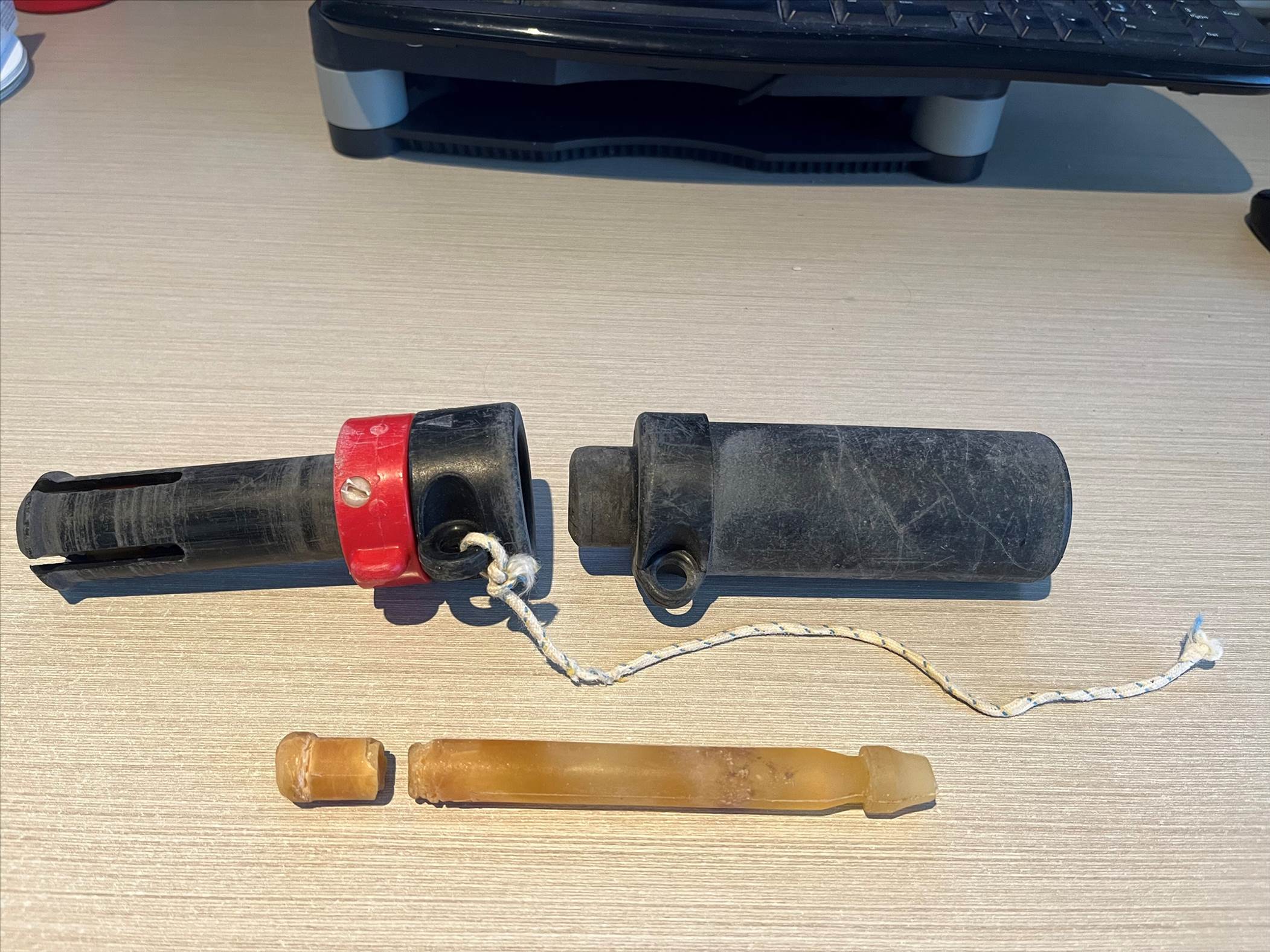Mast base (broken)