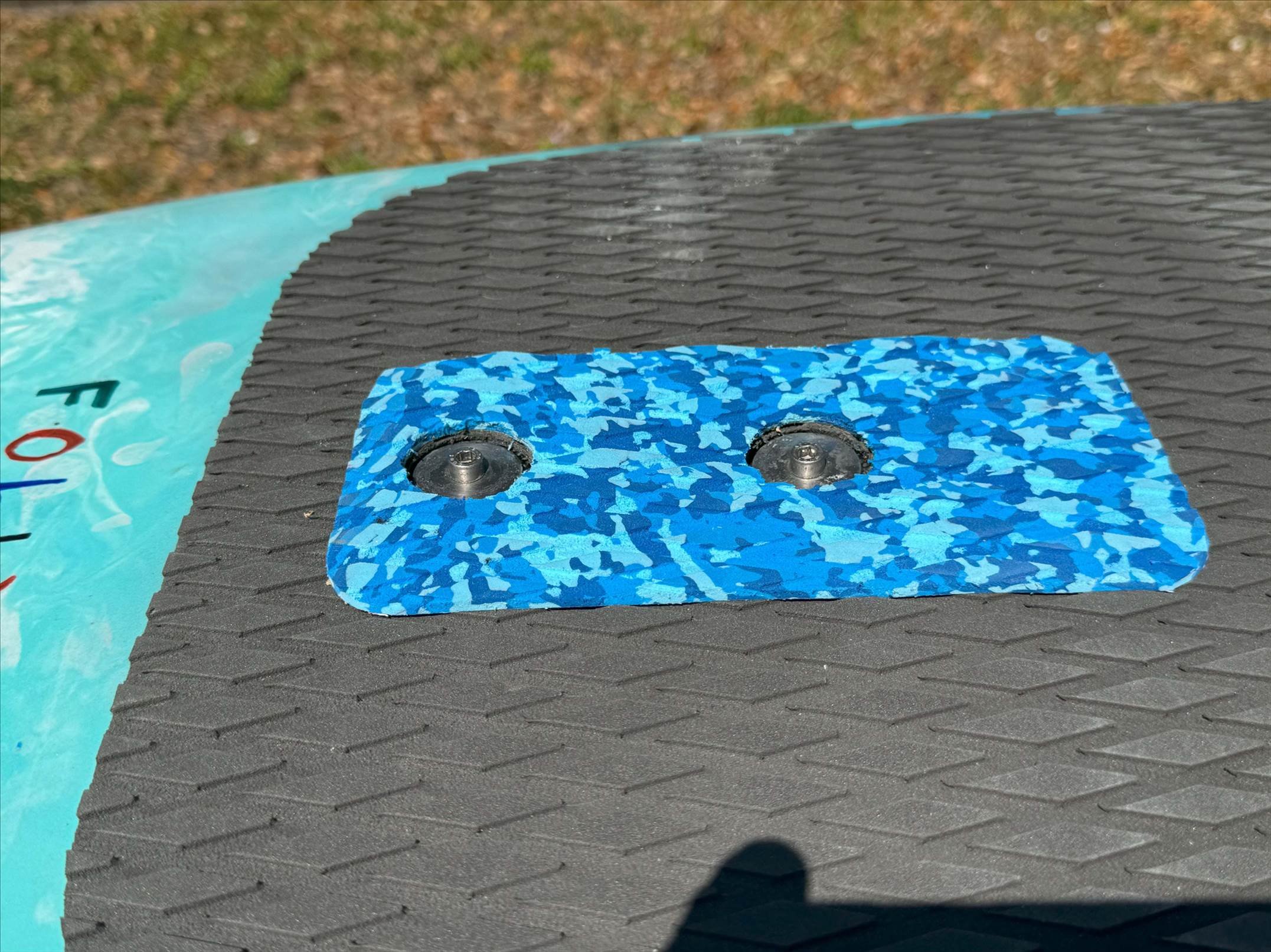 L flush bolt heads