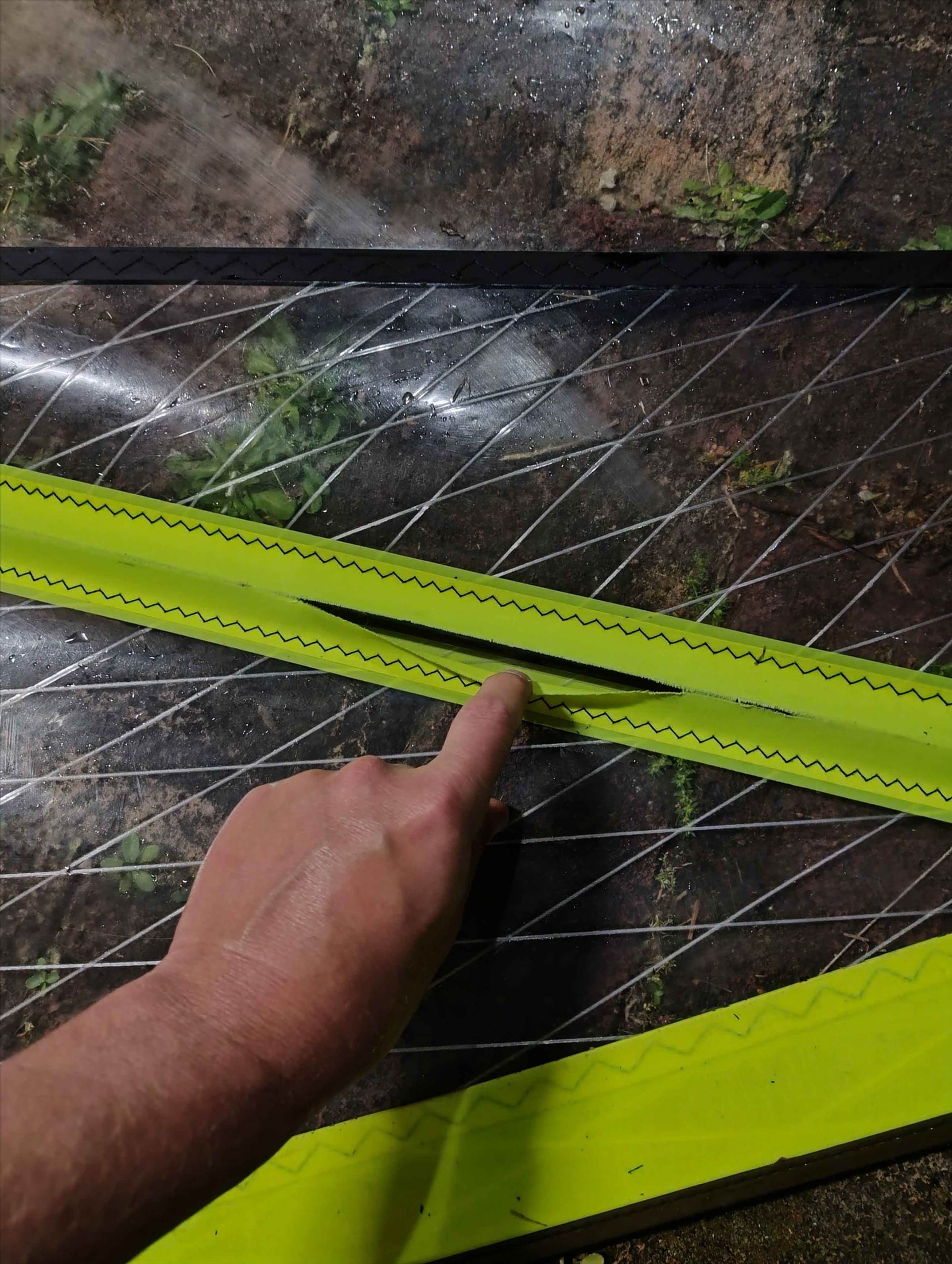 Torn batten pocket