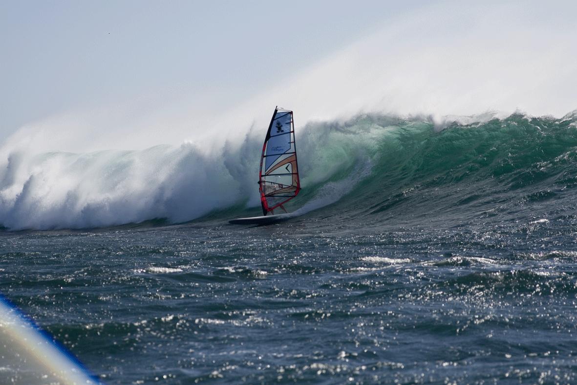 wave  sailing in sup