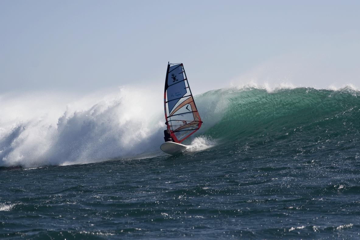 wave sailing in sup