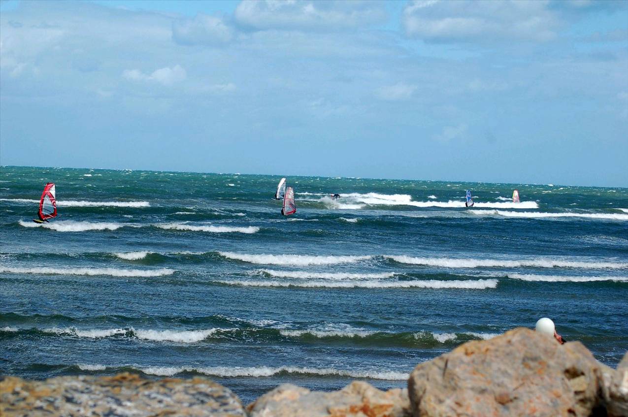 25 to 30 knots