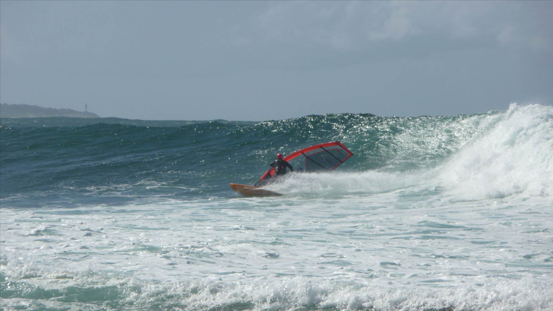 toowoon waves sailing 066