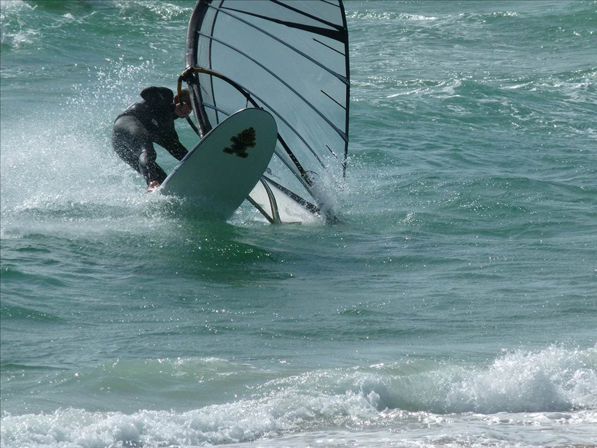 New Years Day 20-25knts WSW, Sunny, 25C