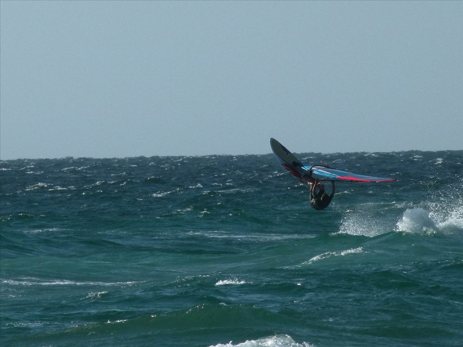 New Years Day 20-25knts WSW, Sunny, 25C