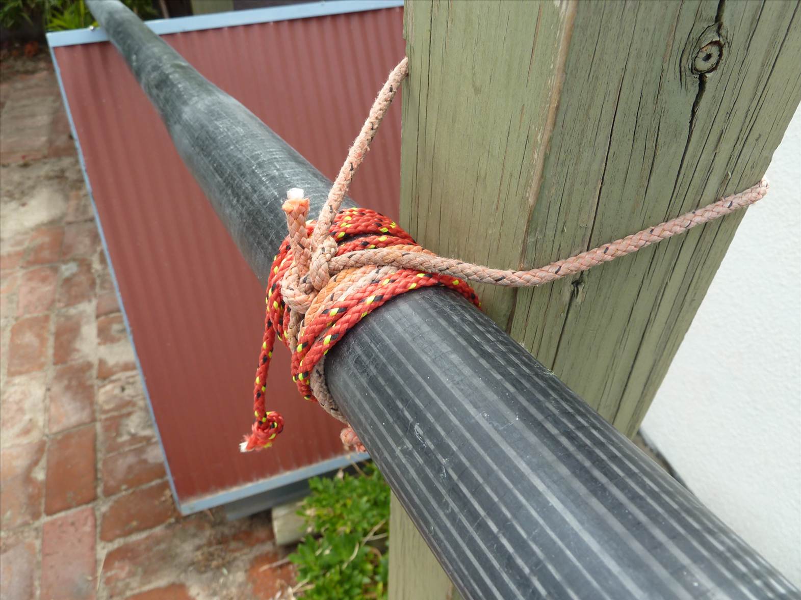Unsticking mast