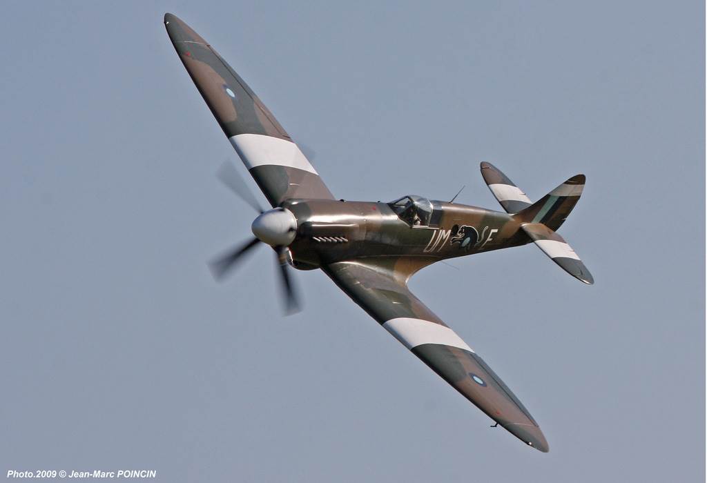 Spitfire 19 AeroMobile2 Photo 1  2009-J-M POINCIN 6318x1024