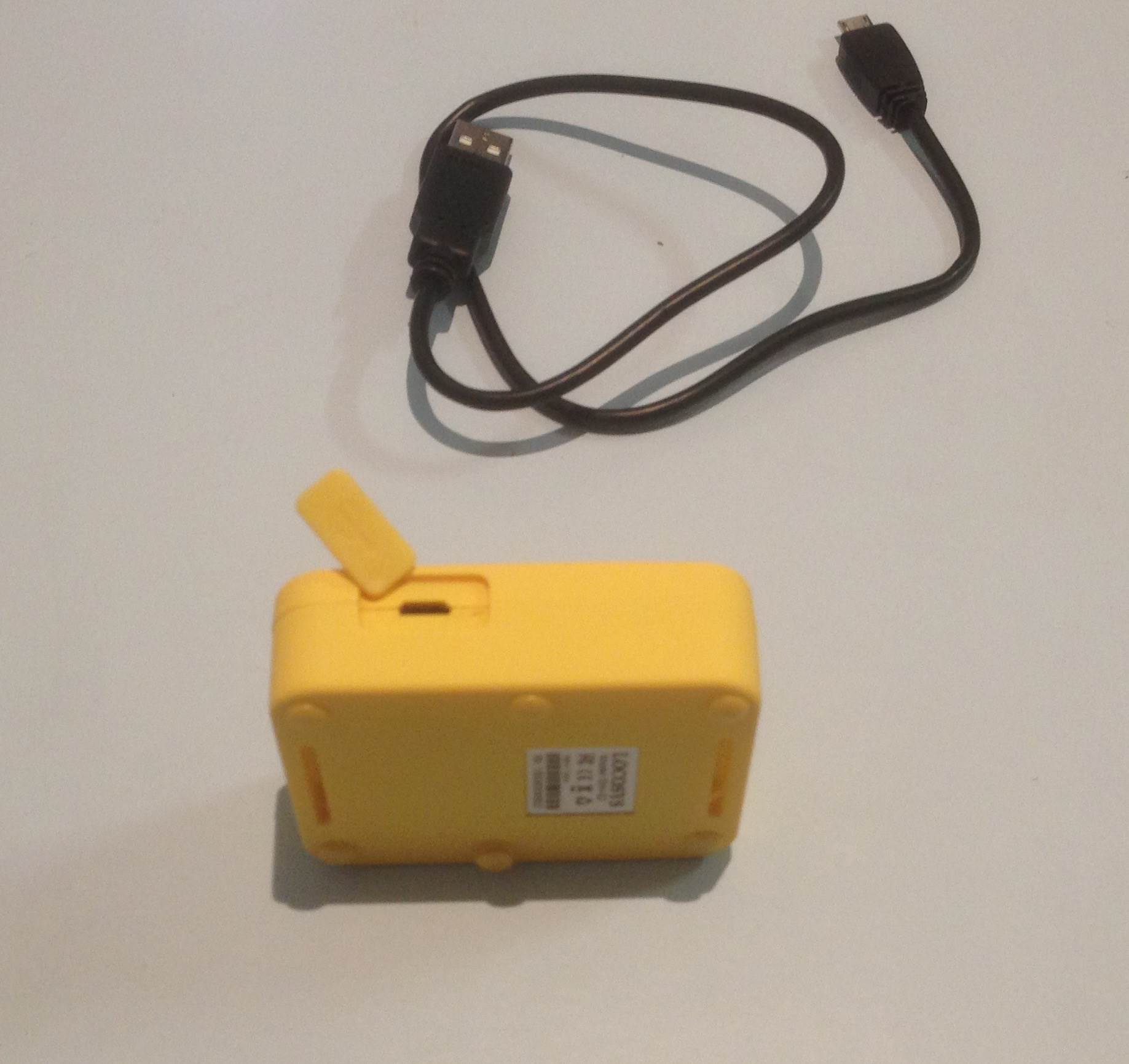 USB port open on pivot tie