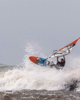 Point Danger windsurfing 19 Feb 2020