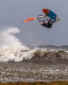 Point Danger windsurfing 19 Feb 2020