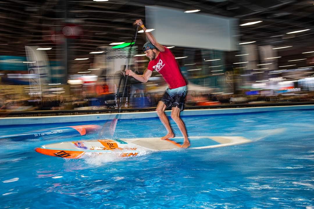 Casper shows his Stand Up Paddle style