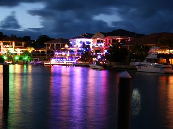 The Best Way to See Your Negihborhoods Xmas Lights - Stand Up Paddle News