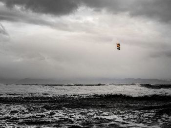 Tips for Kiteboarding in Winter - That Might Save Your Life! - Kitesurfing News
