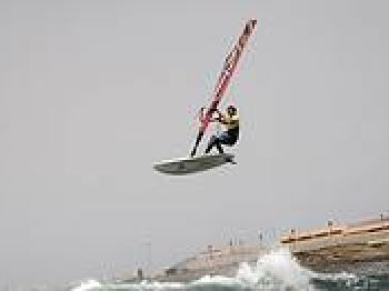 Eleazar Alonso Rips Up Pozo - Windsurfing News