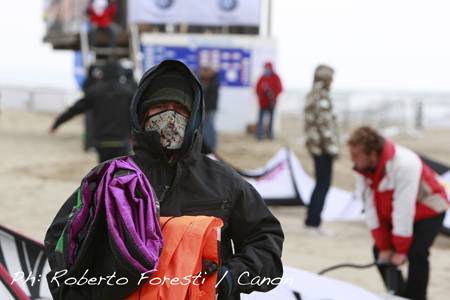 Pro Kiteboard Tour PKRA - MONDIAL DU VENT 2010 - DAY 3 - Cold Day / 3