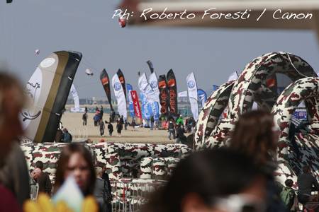 Pro Kiteboard Tour PKRA - MONDIAL DU VENT 2010 - DAY 4 - Light Winds / 4