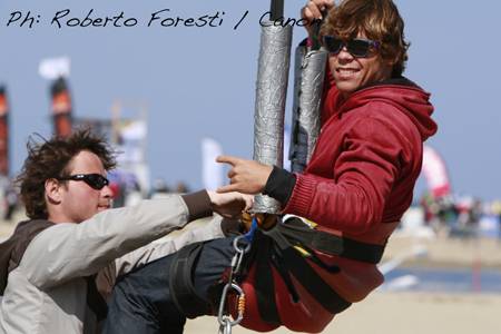 Pro Kiteboard Tour PKRA - MONDIAL DU VENT 2010 - DAY 4 - Light Winds - Main