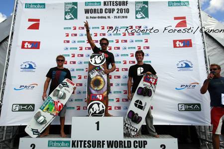 Pro Kiteboard Tour PKRA - Closing Ceremony for Palmolive Kitesurf World Cup 2010 / 4