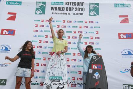 Pro Kiteboard Tour PKRA - Closing Ceremony for Palmolive Kitesurf World Cup 2010 / 3