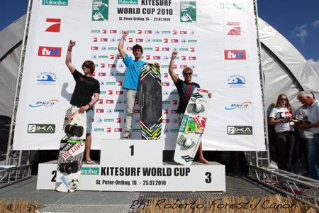 Pro Kiteboard Tour PKRA - Closing Ceremony for Palmolive Kitesurf World Cup 2010 / 6