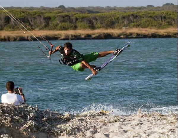 Reno Romeu, kiteboarding at Augusta, WA