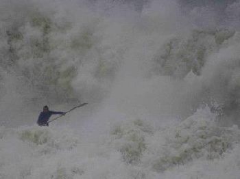 Huge waves smash the Med so Julien Taboulet goes SUPing - Stand Up Paddle News