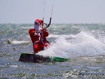Kiteboarders Celebrate Christmas at the beach in every state - Kitesurfing News