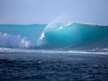 Sweet barrel on a kite - Kitesurfing News