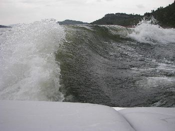 Stand Up Wake Surf Paddle Boarding... The Piros Wave Machine - Stand Up Paddle News
