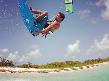 Smooth moves in Antigua - Kitesurfing News