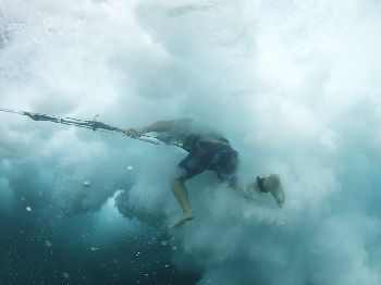 Post Barrels with Keahi De Aboitiz - Kitesurfing News