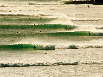 5 kids that shaped a town - Surfing News