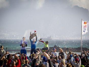 Lenten crashes out, Hadlow wins the crown! - Kitesurfing News