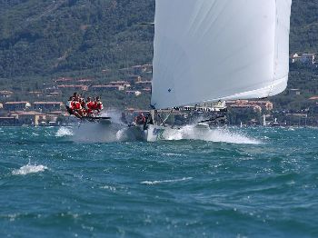 Squall wipes out entire fleet in Centomiglia race. - Sailing News