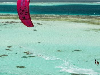 Reno Romeu soars 100m high in Venezuala - North's Beyond - Kitesurfing News
